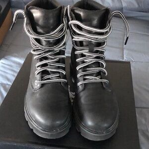 Sorel Women’s Boots, black size 8.5 worn twice like new